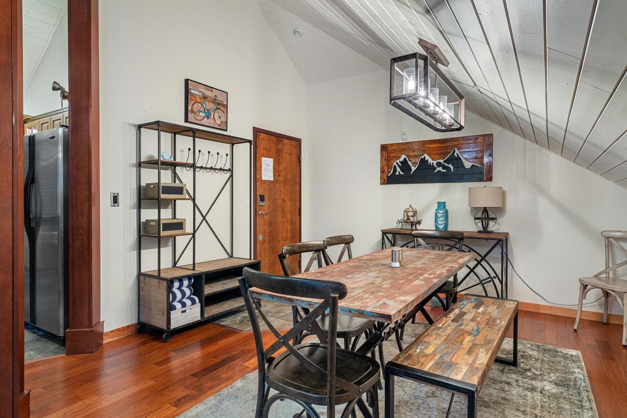 Parkland301 Sunlit 2,000 Ft² Penthouse With Mtn View Apartment Canmore Exterior photo