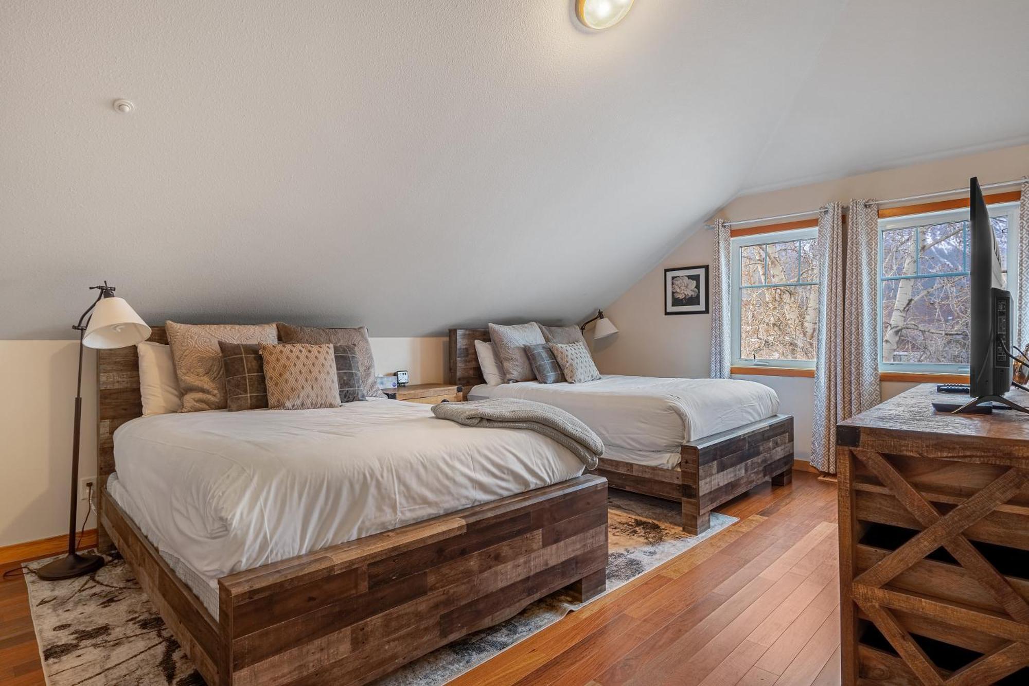 Parkland301 Sunlit 2,000 Ft² Penthouse With Mtn View Apartment Canmore Exterior photo