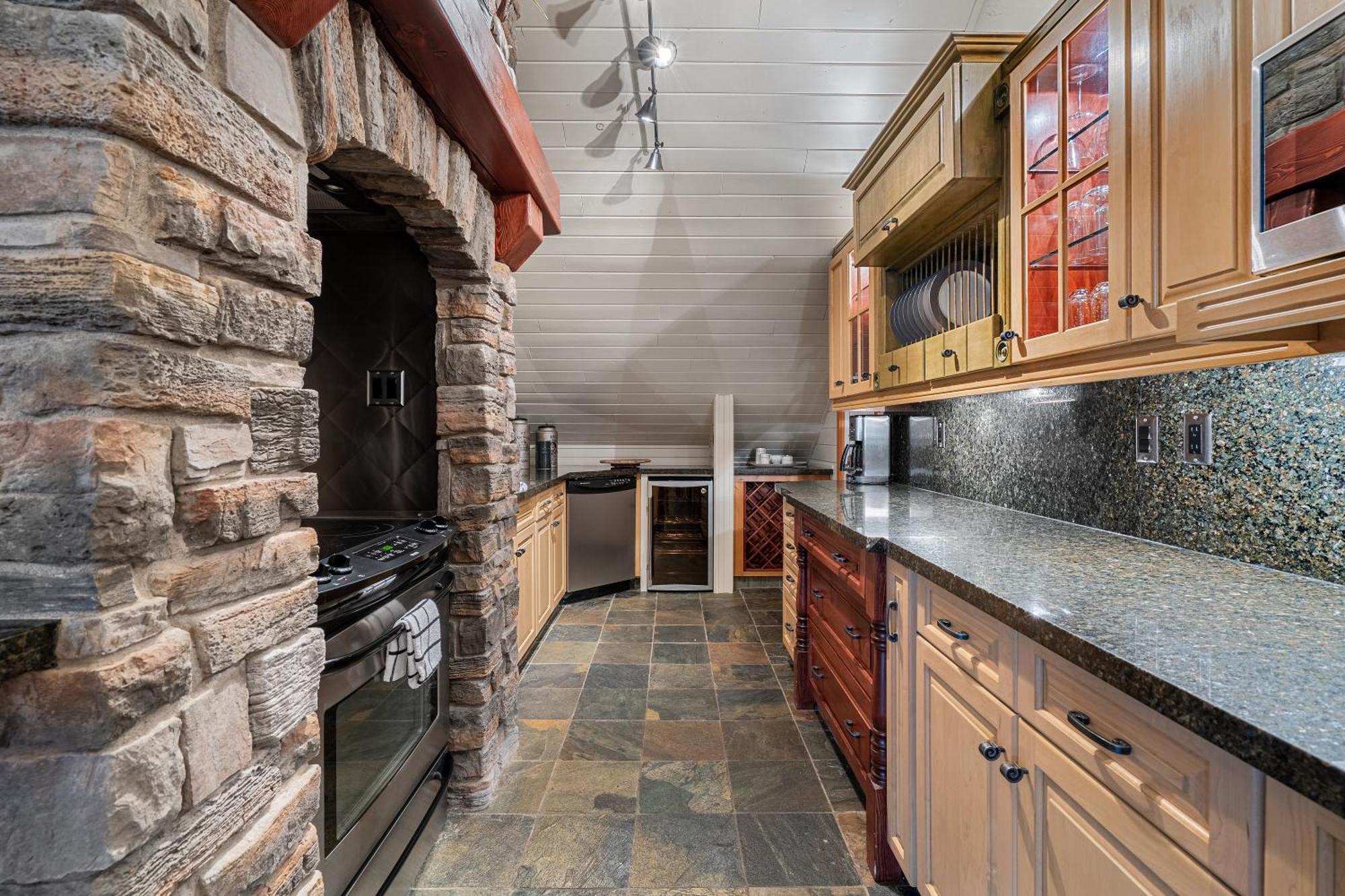 Parkland301 Sunlit 2,000 Ft² Penthouse With Mtn View Apartment Canmore Exterior photo
